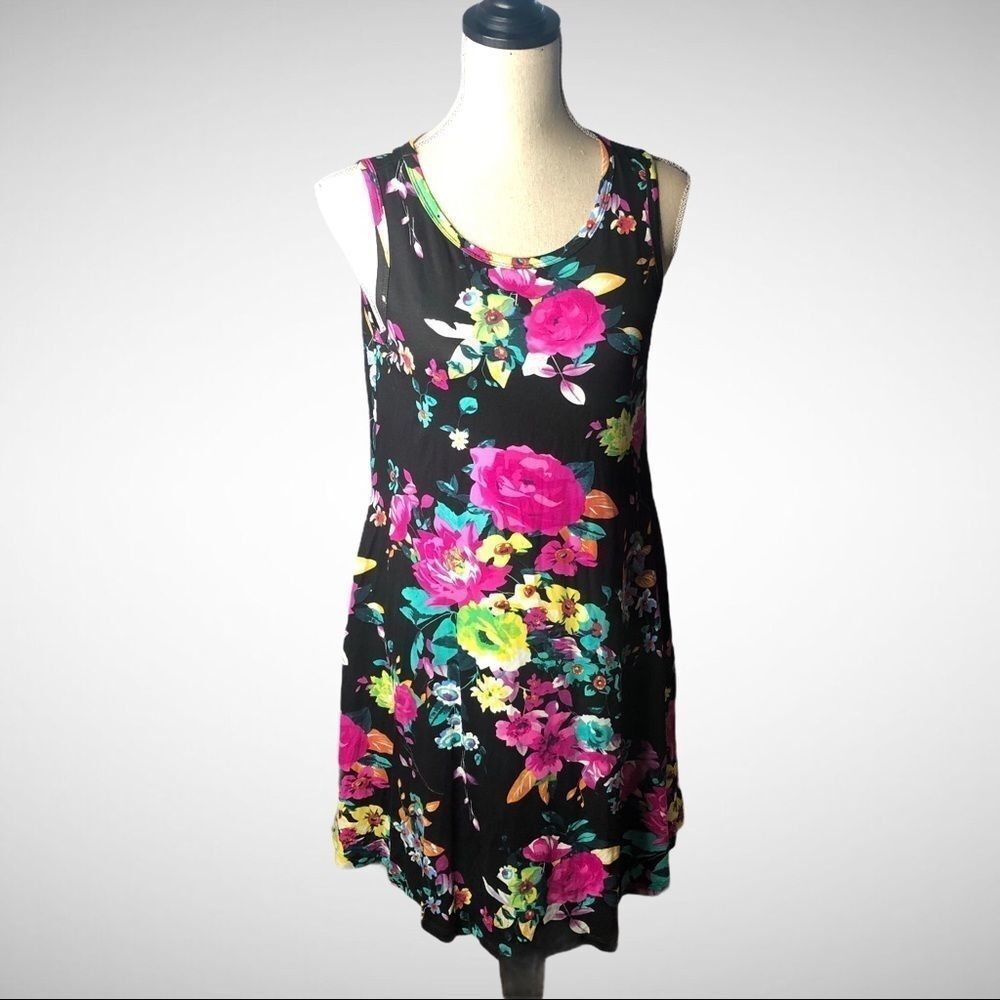 WEACZZY Women Black Floral Print Swing Dress, Med